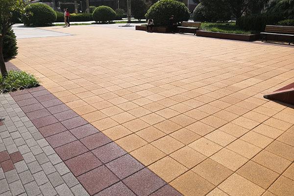 透水磚廠家:如何選購(gòu)?fù)杆u 透水磚廠家:如何選購(gòu)?fù)杆u